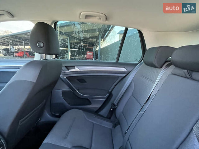 Сірий Фольксваген e-Golf, об'ємом двигуна 0 л та пробігом 39 тис. км за 17200 $, фото 15 на Automoto.ua