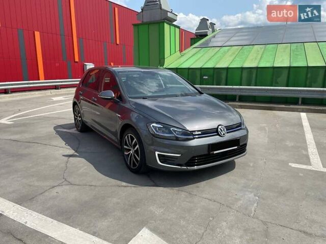 Серый Фольксваген e-Golf, объемом двигателя 0 л и пробегом 123 тыс. км за 12900 $, фото 2 на Automoto.ua