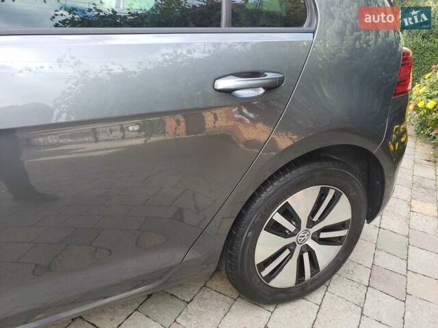 Серый Фольксваген e-Golf, объемом двигателя 0 л и пробегом 65 тыс. км за 13950 $, фото 6 на Automoto.ua
