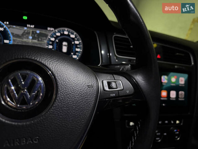 Серый Фольксваген e-Golf, объемом двигателя 0 л и пробегом 72 тыс. км за 13500 $, фото 25 на Automoto.ua