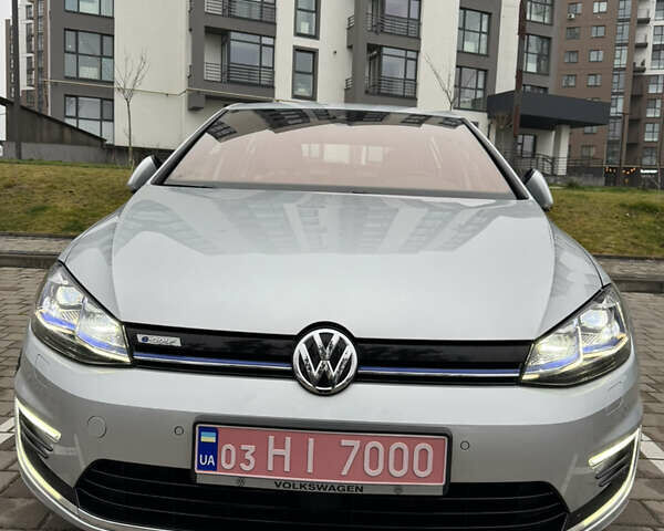 Серый Фольксваген e-Golf, объемом двигателя 0 л и пробегом 91 тыс. км за 15099 $, фото 3 на Automoto.ua