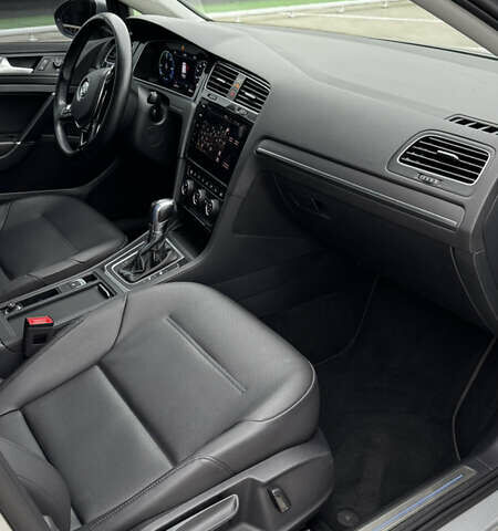 Серый Фольксваген e-Golf, объемом двигателя 0 л и пробегом 42 тыс. км за 14700 $, фото 9 на Automoto.ua