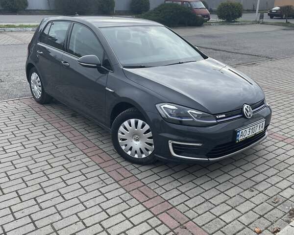 Серый Фольксваген e-Golf, объемом двигателя 0 л и пробегом 84 тыс. км за 15600 $, фото 1 на Automoto.ua