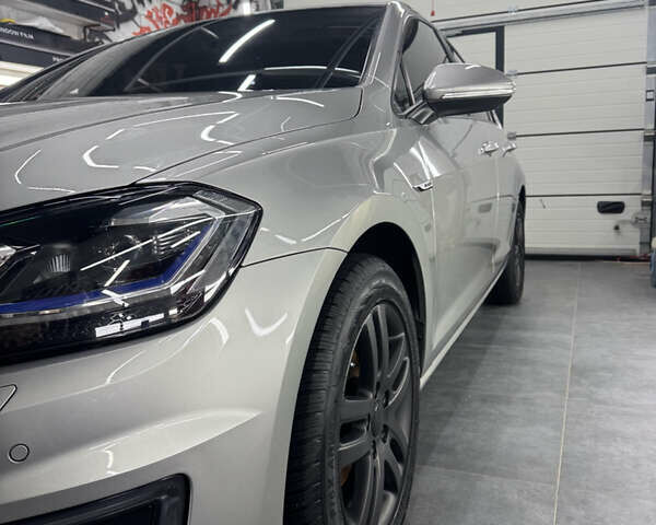 Серый Фольксваген e-Golf, объемом двигателя 0 л и пробегом 87 тыс. км за 14999 $, фото 5 на Automoto.ua