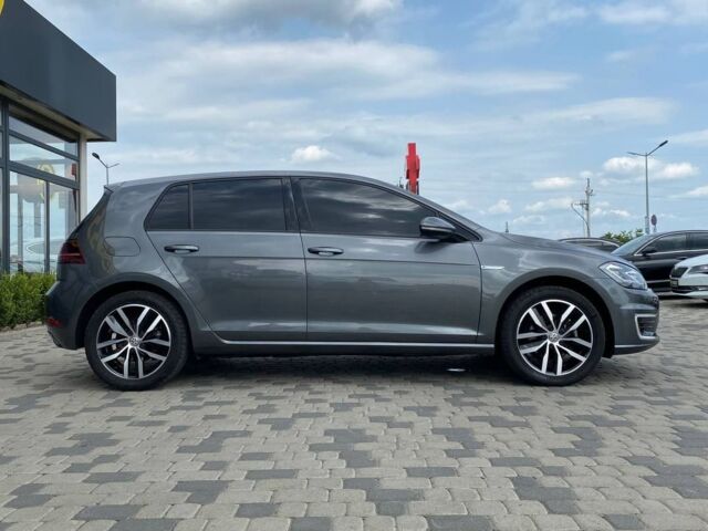 Серый Фольксваген e-Golf, объемом двигателя 36 л и пробегом 56 тыс. км за 17800 $, фото 1 на Automoto.ua