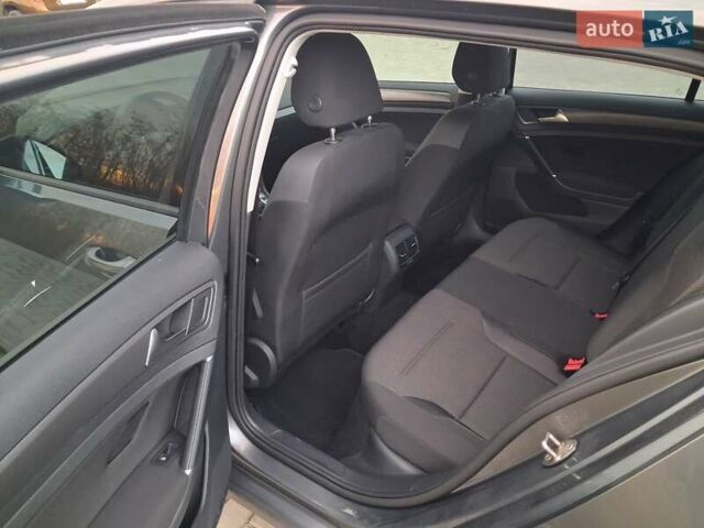 Серый Фольксваген e-Golf, объемом двигателя 0 л и пробегом 97 тыс. км за 11900 $, фото 18 на Automoto.ua