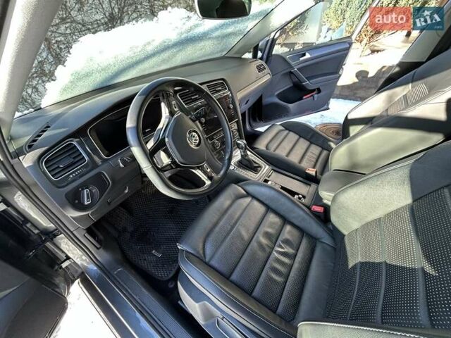 Серый Фольксваген e-Golf, объемом двигателя 0 л и пробегом 97 тыс. км за 15500 $, фото 15 на Automoto.ua