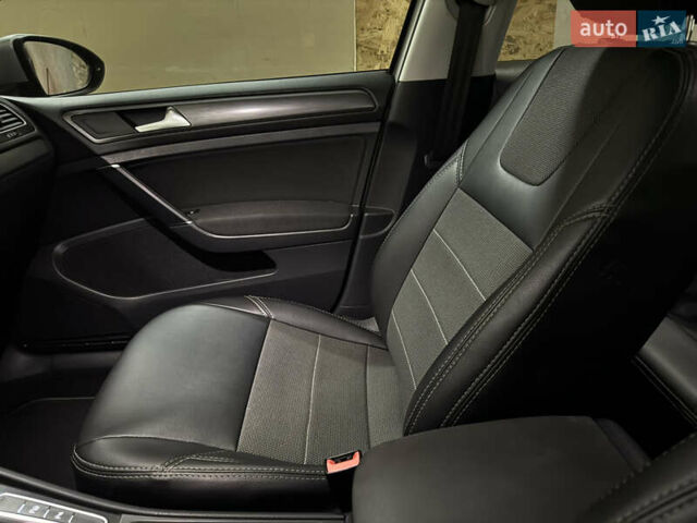 Серый Фольксваген e-Golf, объемом двигателя 0 л и пробегом 72 тыс. км за 13500 $, фото 16 на Automoto.ua