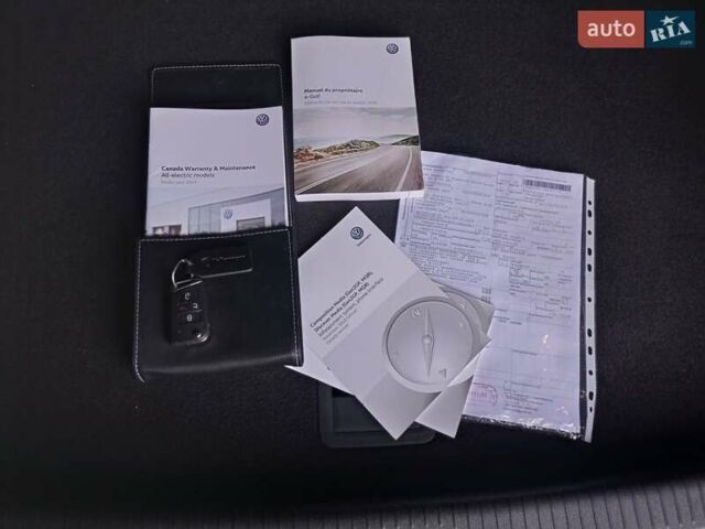 Серый Фольксваген e-Golf, объемом двигателя 0 л и пробегом 96 тыс. км за 11900 $, фото 25 на Automoto.ua