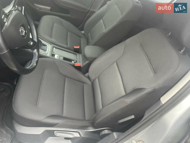 Серый Фольксваген e-Golf, объемом двигателя 0 л и пробегом 31 тыс. км за 25000 $, фото 5 на Automoto.ua