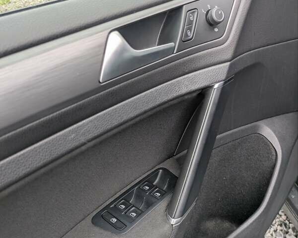 Сірий Фольксваген e-Golf, об'ємом двигуна 0 л та пробігом 109 тис. км за 14600 $, фото 10 на Automoto.ua