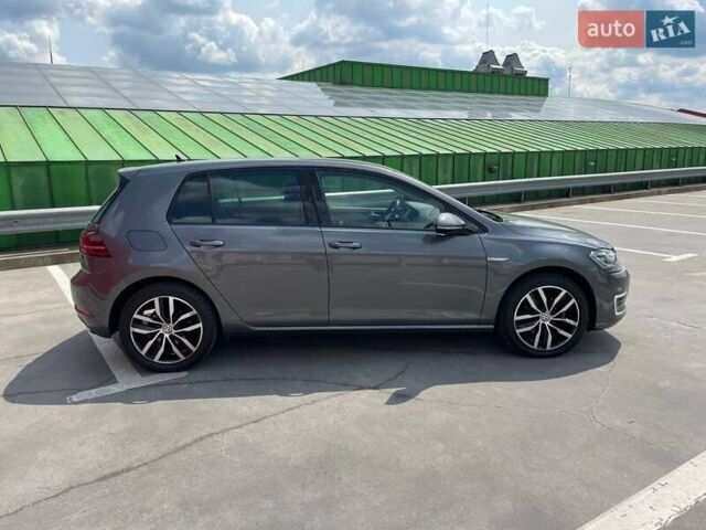 Серый Фольксваген e-Golf, объемом двигателя 0 л и пробегом 123 тыс. км за 12900 $, фото 3 на Automoto.ua