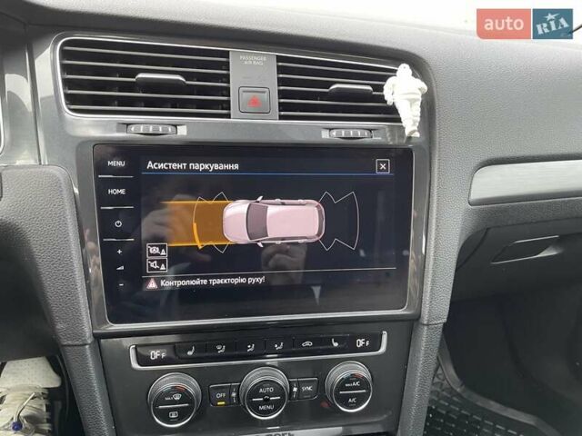 Серый Фольксваген e-Golf, объемом двигателя 0 л и пробегом 84 тыс. км за 15600 $, фото 54 на Automoto.ua