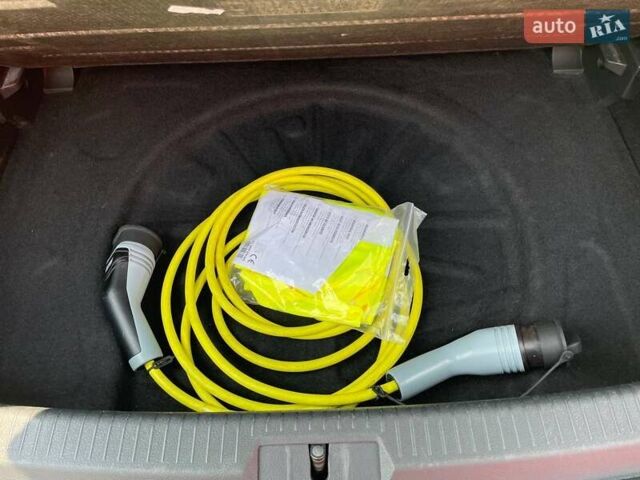 Серый Фольксваген e-Golf, объемом двигателя 0 л и пробегом 123 тыс. км за 12900 $, фото 25 на Automoto.ua