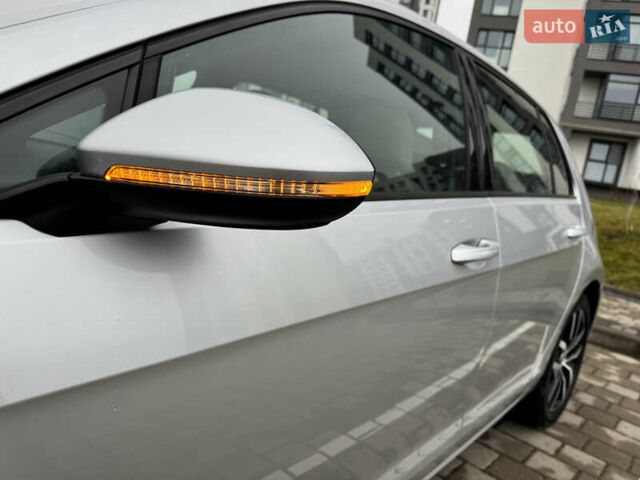 Серый Фольксваген e-Golf, объемом двигателя 0 л и пробегом 91 тыс. км за 15099 $, фото 33 на Automoto.ua