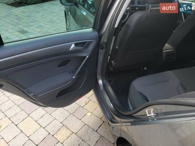 Серый Фольксваген e-Golf, объемом двигателя 0 л и пробегом 65 тыс. км за 13950 $, фото 53 на Automoto.ua