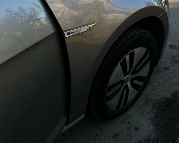 Серый Фольксваген e-Golf, объемом двигателя 0 л и пробегом 63 тыс. км за 14900 $, фото 7 на Automoto.ua