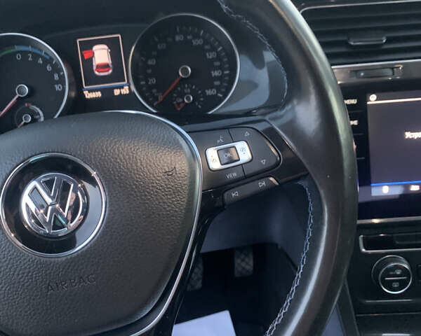 Серый Фольксваген e-Golf, объемом двигателя 0 л и пробегом 127 тыс. км за 11950 $, фото 31 на Automoto.ua