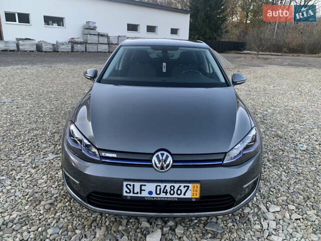 Серый Фольксваген e-Golf, объемом двигателя 0 л и пробегом 127 тыс. км за 11950 $, фото 12 на Automoto.ua