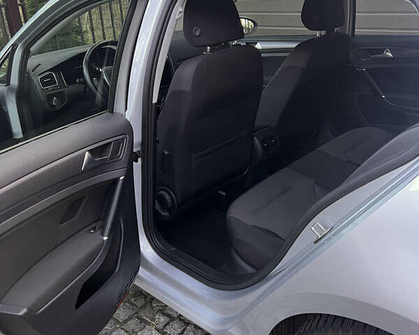 Серый Фольксваген e-Golf, объемом двигателя 0 л и пробегом 51 тыс. км за 14000 $, фото 4 на Automoto.ua