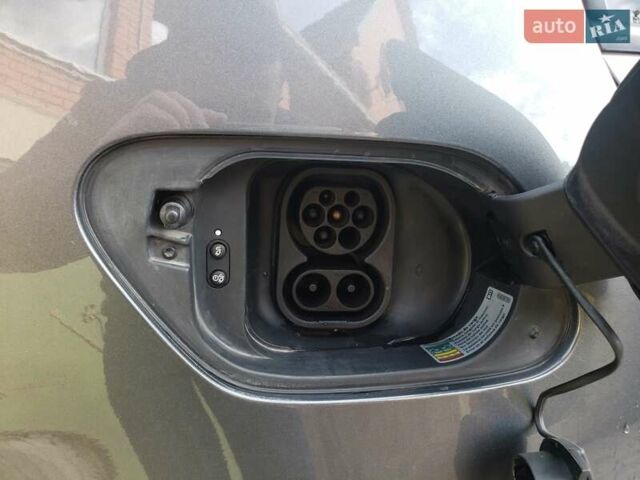 Серый Фольксваген e-Golf, объемом двигателя 0 л и пробегом 65 тыс. км за 13950 $, фото 75 на Automoto.ua