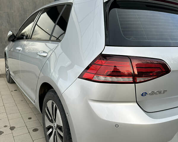 Серый Фольксваген e-Golf, объемом двигателя 0 л и пробегом 76 тыс. км за 13800 $, фото 23 на Automoto.ua