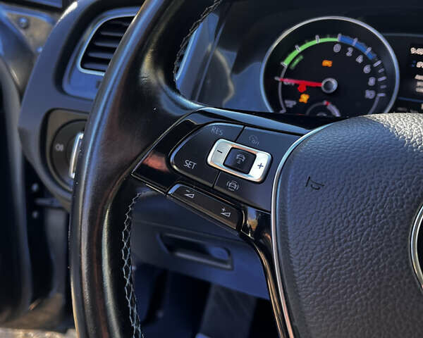 Серый Фольксваген e-Golf, объемом двигателя 0 л и пробегом 127 тыс. км за 11950 $, фото 53 на Automoto.ua