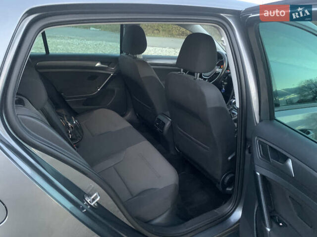 Серый Фольксваген e-Golf, объемом двигателя 0 л и пробегом 127 тыс. км за 11950 $, фото 25 на Automoto.ua