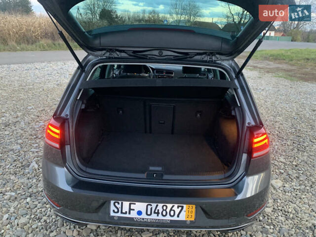Серый Фольксваген e-Golf, объемом двигателя 0 л и пробегом 127 тыс. км за 11950 $, фото 24 на Automoto.ua