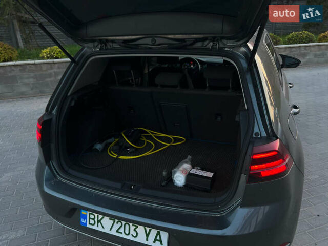 Сірий Фольксваген e-Golf, об'ємом двигуна 0 л та пробігом 202 тис. км за 13000 $, фото 10 на Automoto.ua