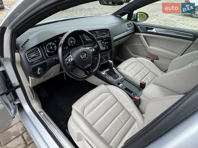 Серый Фольксваген e-Golf, объемом двигателя 0 л и пробегом 91 тыс. км за 15099 $, фото 45 на Automoto.ua