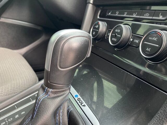 Серый Фольксваген e-Golf, объемом двигателя 36 л и пробегом 56 тыс. км за 17800 $, фото 17 на Automoto.ua