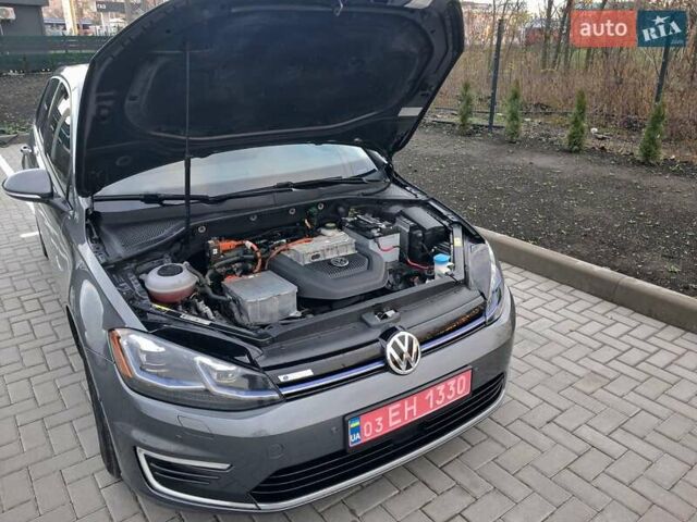 Серый Фольксваген e-Golf, объемом двигателя 0 л и пробегом 97 тыс. км за 11900 $, фото 23 на Automoto.ua