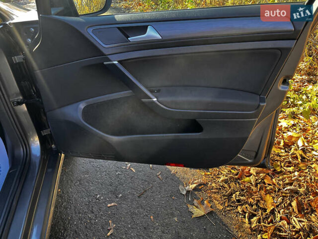 Серый Фольксваген e-Golf, объемом двигателя 0 л и пробегом 127 тыс. км за 11950 $, фото 55 на Automoto.ua