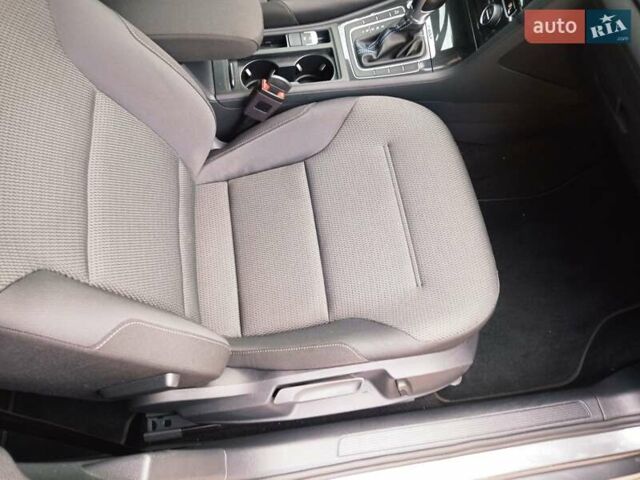 Серый Фольксваген e-Golf, объемом двигателя 0 л и пробегом 96 тыс. км за 11900 $, фото 19 на Automoto.ua