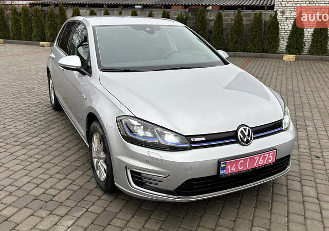 Серый Фольксваген e-Golf, объемом двигателя 0 л и пробегом 127 тыс. км за 14200 $, фото 8 на Automoto.ua