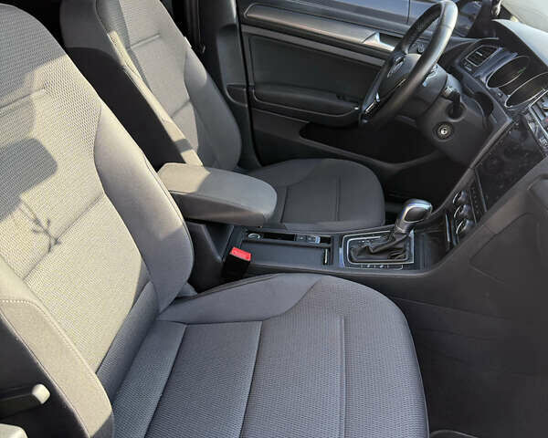 Серый Фольксваген e-Golf, объемом двигателя 0 л и пробегом 79 тыс. км за 12500 $, фото 9 на Automoto.ua