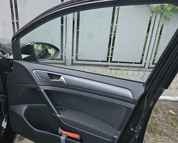 Сірий Фольксваген e-Golf, об'ємом двигуна 0 л та пробігом 97 тис. км за 15200 $, фото 22 на Automoto.ua