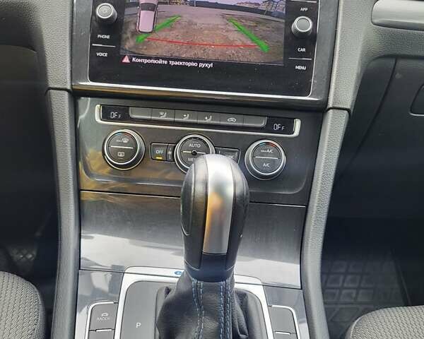 Серый Фольксваген e-Golf, объемом двигателя 0 л и пробегом 84 тыс. км за 14500 $, фото 5 на Automoto.ua