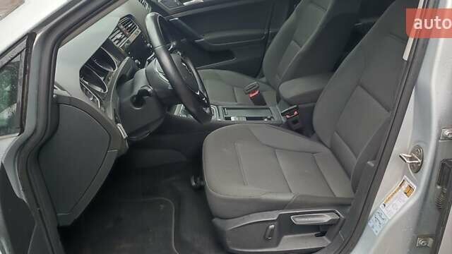 Серый Фольксваген e-Golf, объемом двигателя 0 л и пробегом 145 тыс. км за 12700 $, фото 7 на Automoto.ua