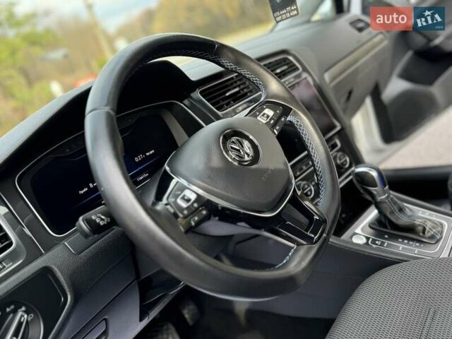 Серый Фольксваген e-Golf, объемом двигателя 0 л и пробегом 100 тыс. км за 12300 $, фото 38 на Automoto.ua