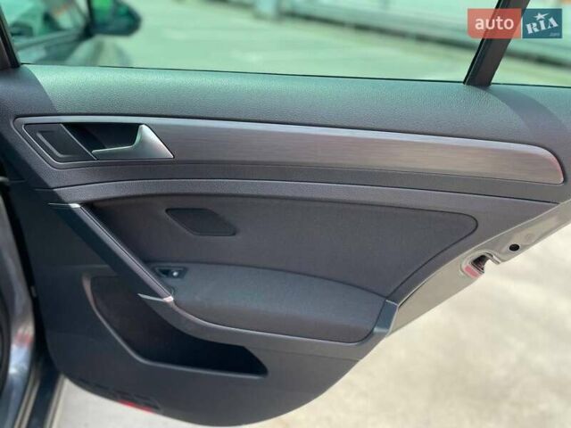 Серый Фольксваген e-Golf, объемом двигателя 0 л и пробегом 123 тыс. км за 12900 $, фото 27 на Automoto.ua