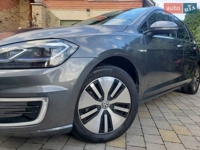 Серый Фольксваген e-Golf, объемом двигателя 0 л и пробегом 65 тыс. км за 13950 $, фото 3 на Automoto.ua