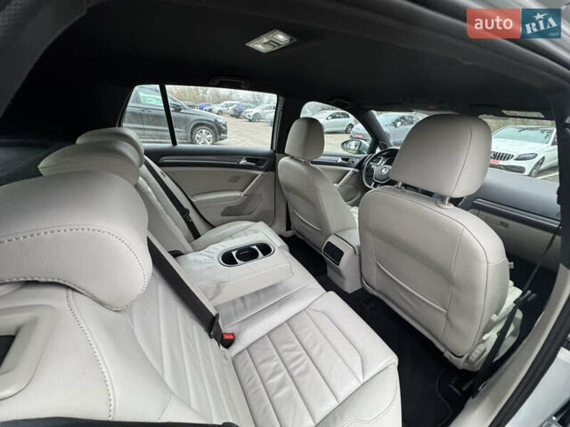 Серый Фольксваген e-Golf, объемом двигателя 0 л и пробегом 91 тыс. км за 15099 $, фото 93 на Automoto.ua