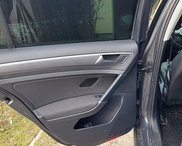 Серый Фольксваген e-Golf, объемом двигателя 0 л и пробегом 84 тыс. км за 14500 $, фото 3 на Automoto.ua