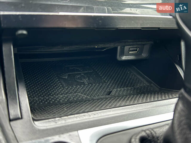 Серый Фольксваген e-Golf, объемом двигателя 0 л и пробегом 91 тыс. км за 15099 $, фото 75 на Automoto.ua