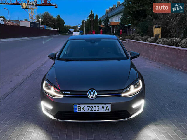 Сірий Фольксваген e-Golf, об'ємом двигуна 0 л та пробігом 202 тис. км за 13000 $, фото 4 на Automoto.ua