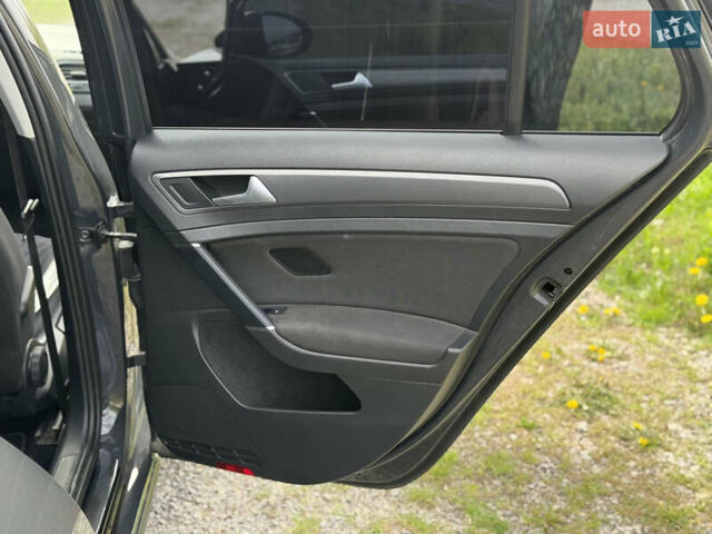 Серый Фольксваген e-Golf, объемом двигателя 0 л и пробегом 79 тыс. км за 12500 $, фото 22 на Automoto.ua