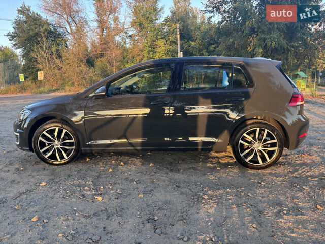 Серый Фольксваген e-Golf, объемом двигателя 0 л и пробегом 93 тыс. км за 15000 $, фото 3 на Automoto.ua