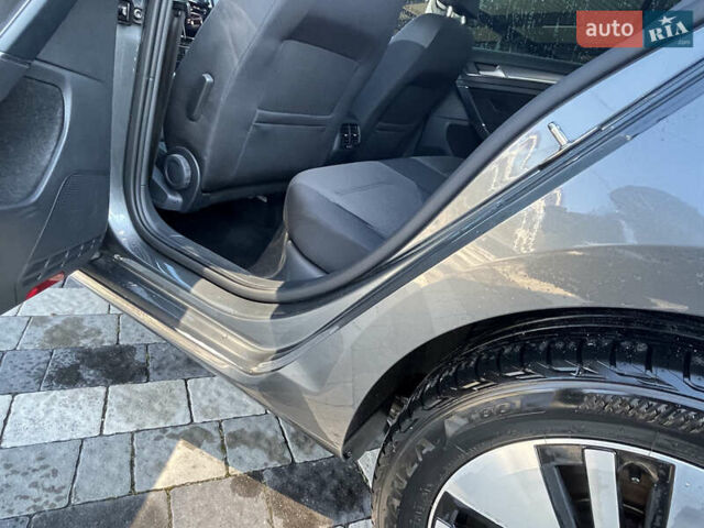 Сірий Фольксваген e-Golf, об'ємом двигуна 0 л та пробігом 39 тис. км за 17200 $, фото 16 на Automoto.ua